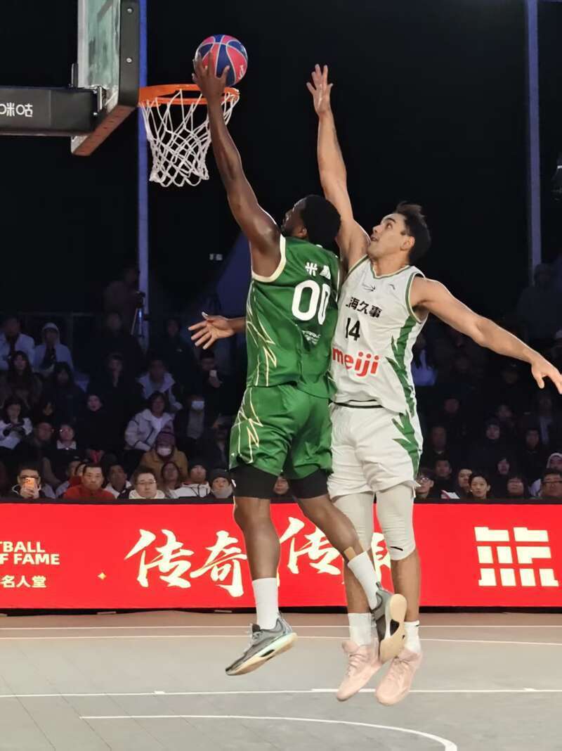 在大比分落, 盖帽 在大比分落, 盖帽