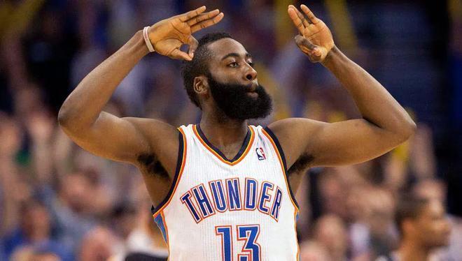 东契奇, AA, 人拿到三连 东契奇, AA, 人拿到三连